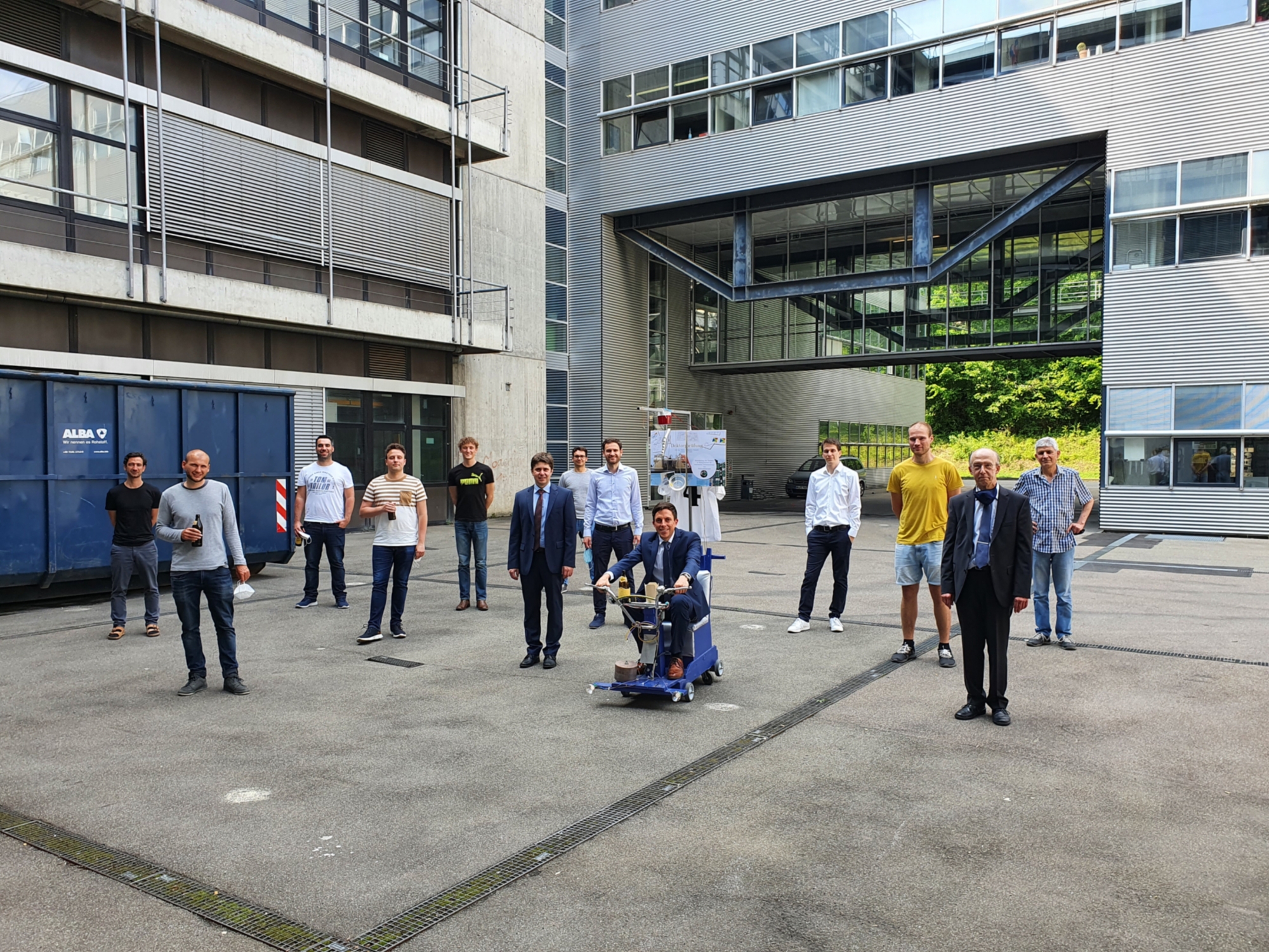 Gruppenbild der nach der Doktorprüfung Stempfle